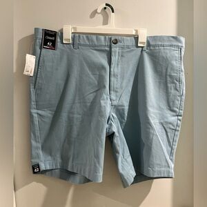 Roundtree & Yorke Blue Flat Front Shorts, size 42, 9 inch inseam, new!